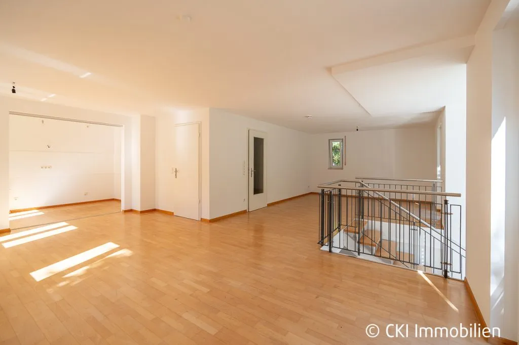 Immobilienangebot - Krailling - Alle - Großzügige Maisonette-Wohnung mit zwei taghellen Hobbyräumen und Zugang zur Würm in Krailling