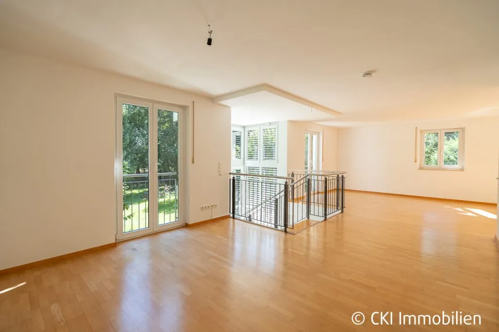 Immobilienangebot - Krailling - Alle - Großzügige Maisonette-Wohnung mit zwei taghellen Hobbyräumen und Zugang zur Würm in Krailling