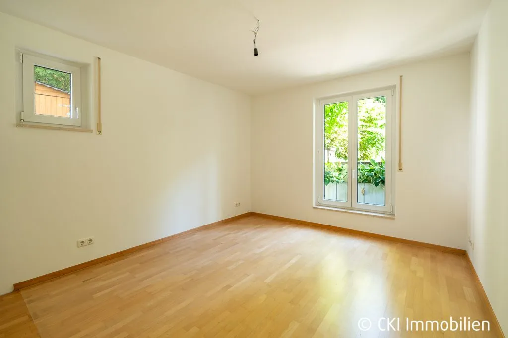 Immobilienangebot - Krailling - Alle - Großzügige Maisonette-Wohnung mit zwei taghellen Hobbyräumen und Zugang zur Würm in Krailling