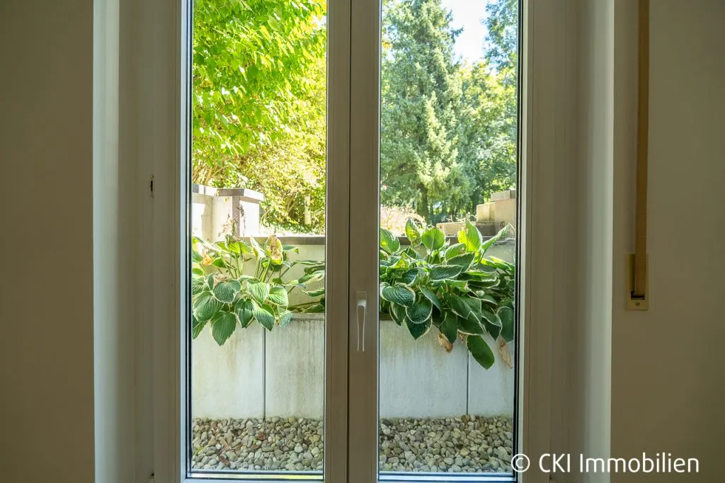 Immobilienangebot - Krailling - Alle - Großzügige Maisonette-Wohnung mit zwei taghellen Hobbyräumen und Zugang zur Würm in Krailling