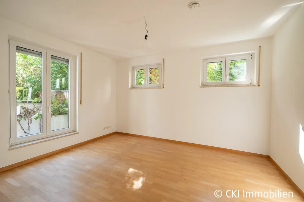 Immobilienangebot - Krailling - Alle - Großzügige Maisonette-Wohnung mit zwei taghellen Hobbyräumen und Zugang zur Würm in Krailling