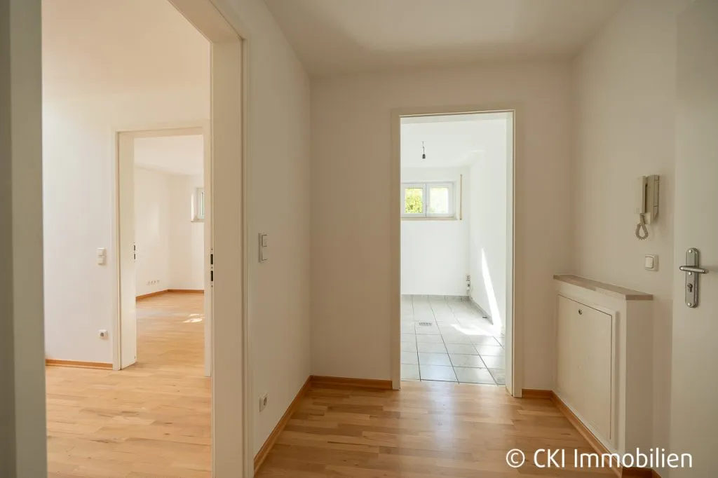 Immobilienangebot - Krailling - Alle - Großzügige Maisonette-Wohnung mit zwei taghellen Hobbyräumen und Zugang zur Würm in Krailling