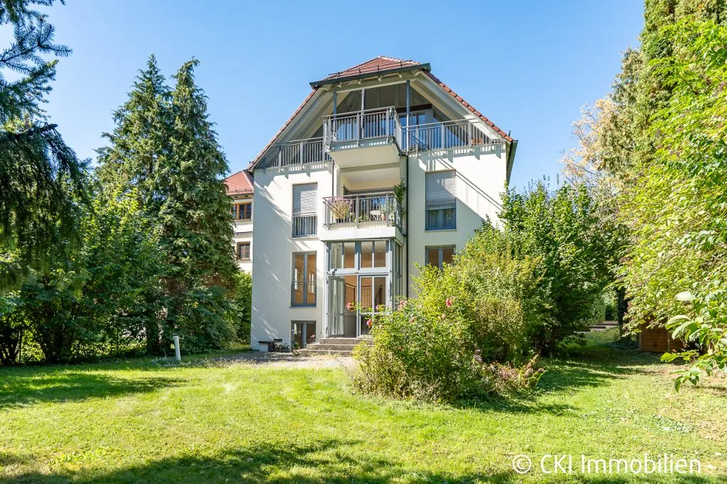 Immobilienangebot - Krailling - Alle - Großzügige Maisonette-Wohnung mit zwei taghellen Hobbyräumen und Zugang zur Würm in Krailling