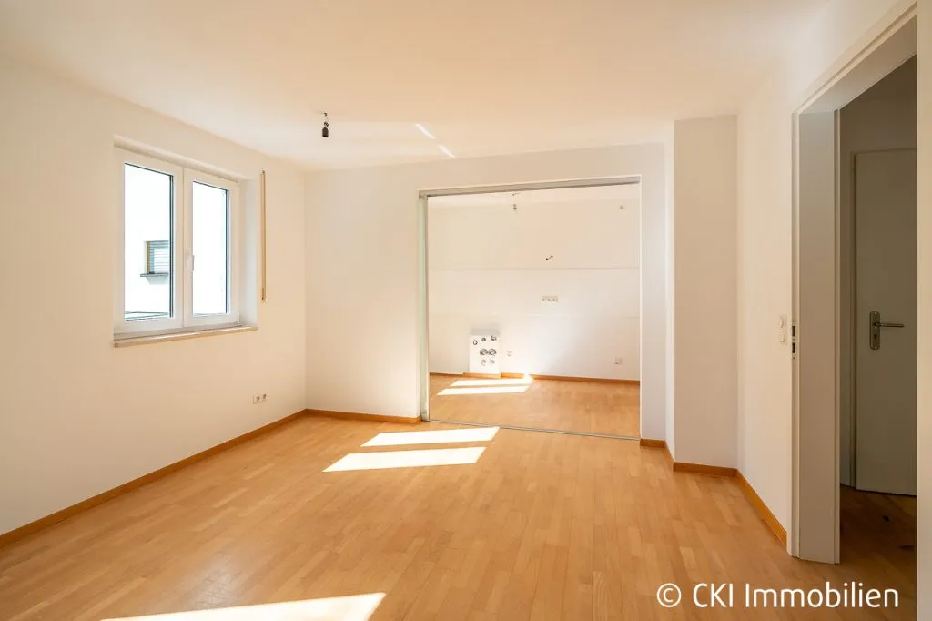 Immobilienangebot - Krailling - Alle - Großzügige Maisonette-Wohnung mit zwei taghellen Hobbyräumen und Zugang zur Würm in Krailling