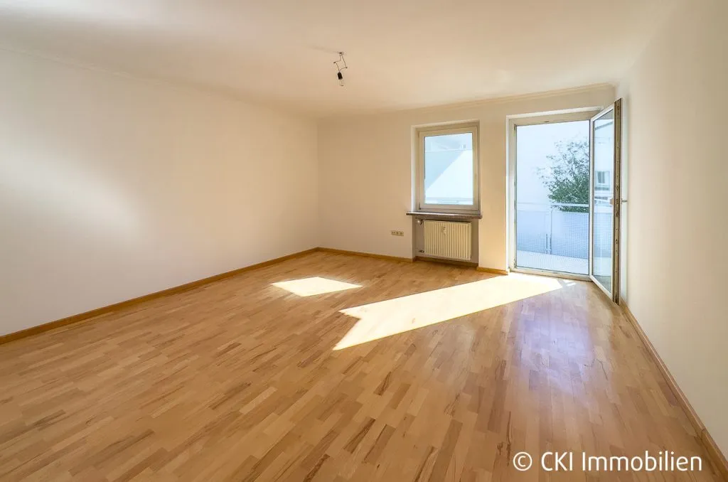 Immobilienangebot - München - Alle - München-Laim! 
Freie, renovierungsbedürftige
3 Zi.-Wohnung mit Ostbalkon