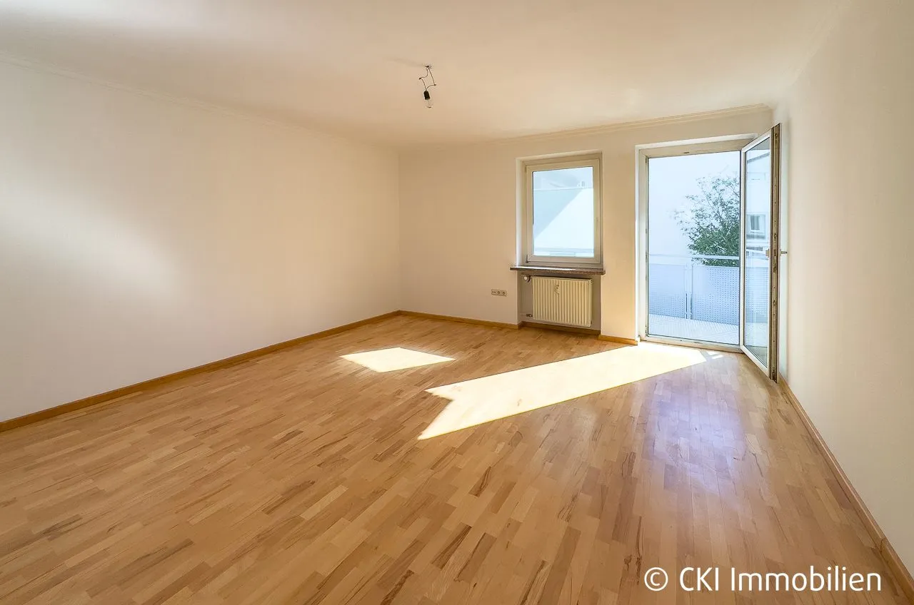 Immobilienangebot - München - Alle - München-Laim! 
Freie, renovierungsbedürftige
3 Zi.-Wohnung mit Ostbalkon