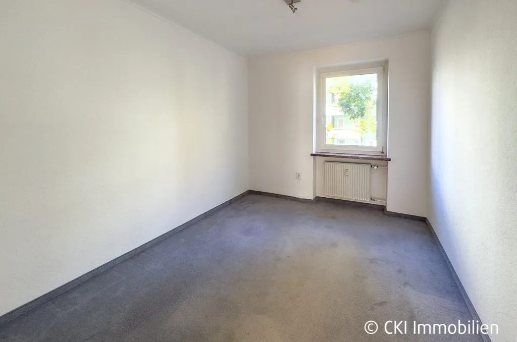 Immobilienangebot - München - Alle - München-Laim! 
Freie, renovierungsbedürftige
3 Zi.-Wohnung mit Ostbalkon
