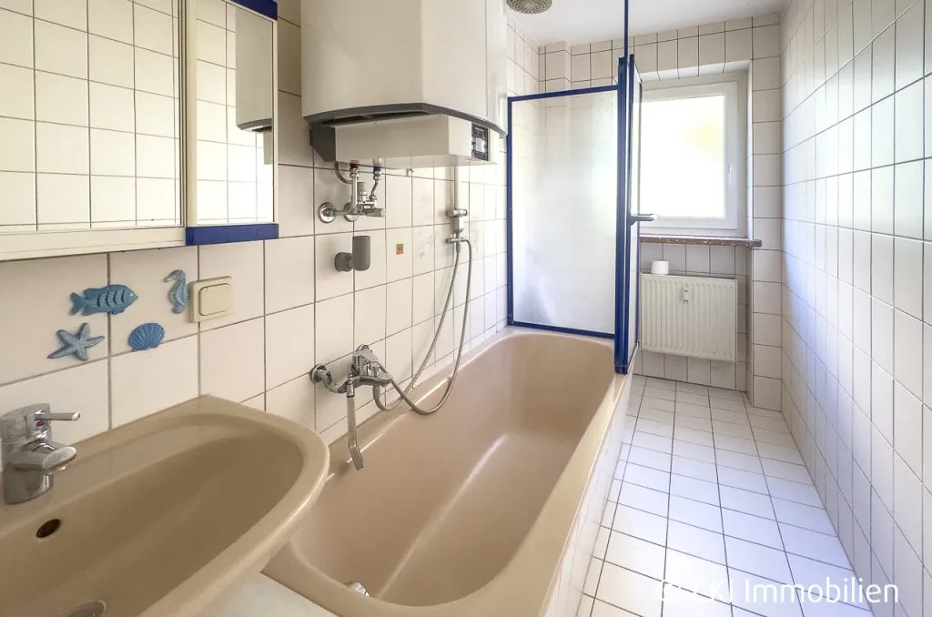 Immobilienangebot - München - Alle - München-Laim! 
Freie, renovierungsbedürftige
3 Zi.-Wohnung mit Ostbalkon