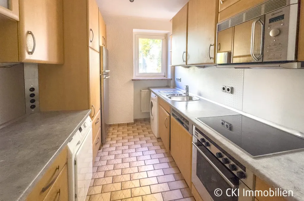 Immobilienangebot - München - Alle - München-Laim! 
Freie, renovierungsbedürftige
3 Zi.-Wohnung mit Ostbalkon
