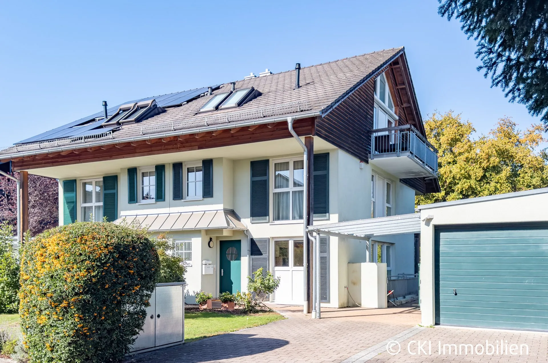 Immobilienangebot - Krailling - Alle - Krailling: Großzügige DHH mit Dachstudio, Hobbyraum & großem Grundstück – provisionsfrei für Käufer