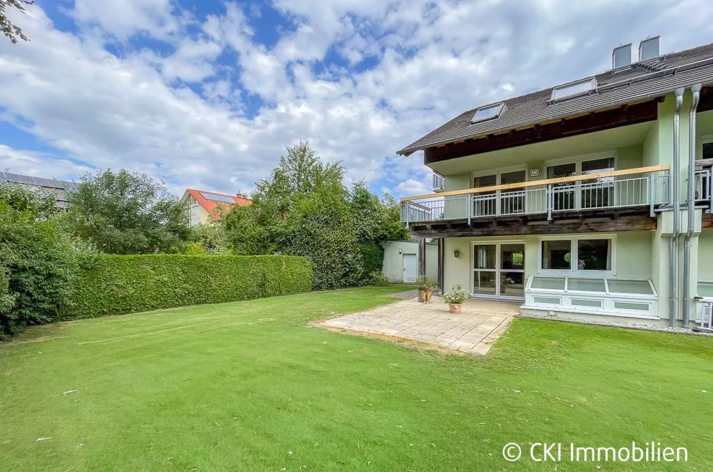 Immobilienangebot - Krailling - Alle - Krailling: Großzügige DHH mit Dachstudio, Hobbyraum & großem Grundstück – provisionsfrei für Käufer