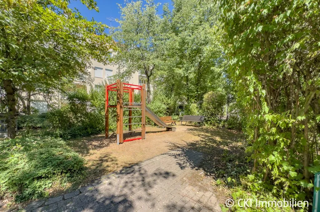 Immobilienangebot - Germering - Alle - Zentrale Lage in Germering! 
Freie 4 Zi.-ETW 
mit Wohndiele und Südbalkon
in gepflegter Wohnanlage